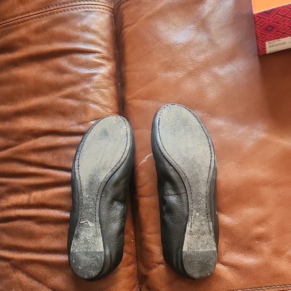 Tory Burch Black Leather Flats with Gold Logo - Picture 3 of 8